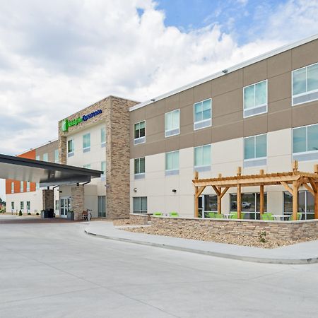 Holiday Inn Express & Suites - Chadron By Ihg מראה חיצוני תמונה