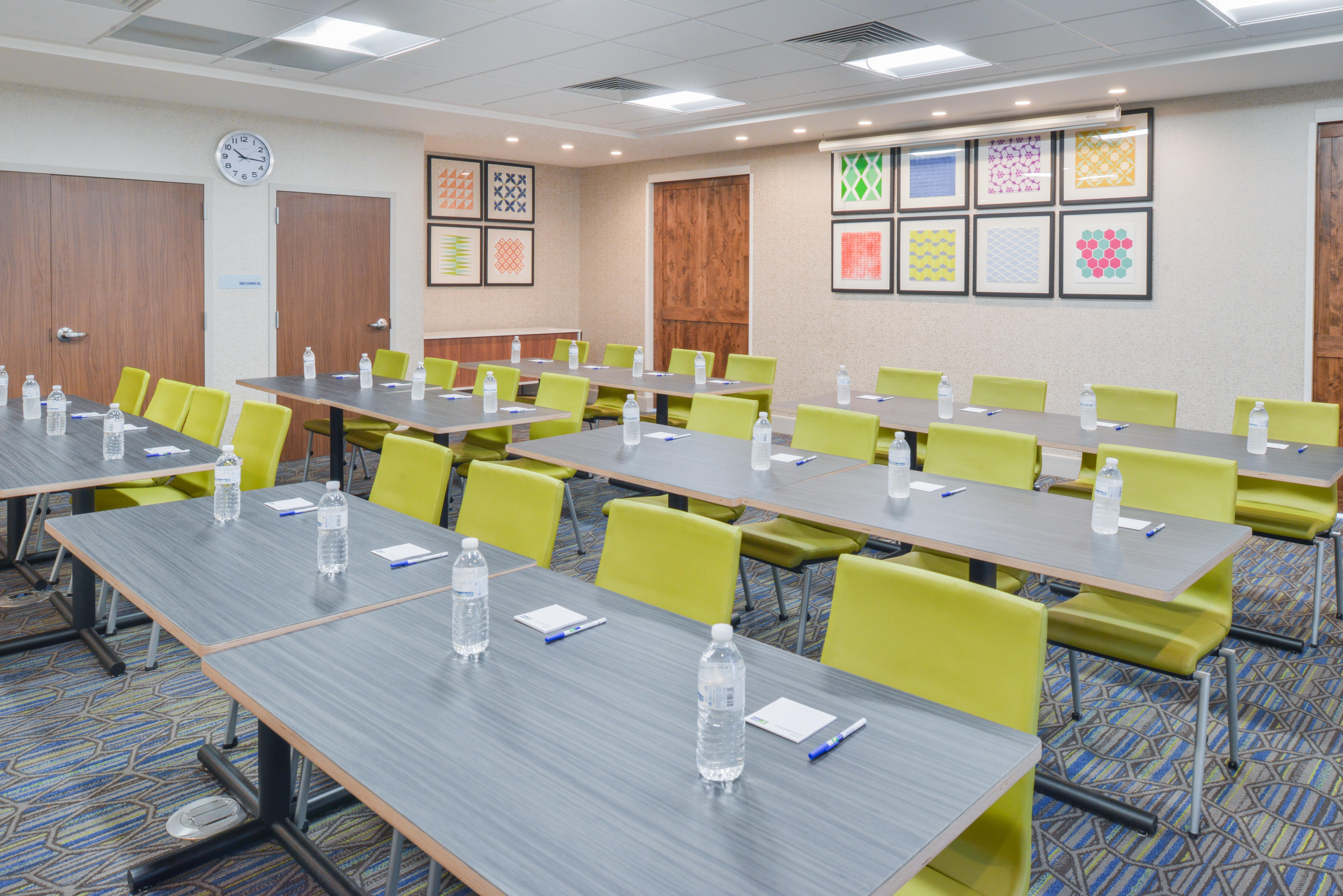Holiday Inn Express & Suites - Chadron By Ihg מראה חיצוני תמונה
